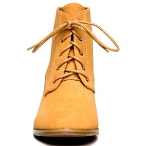 Nature breeze beige 'Avery' laceup Booties